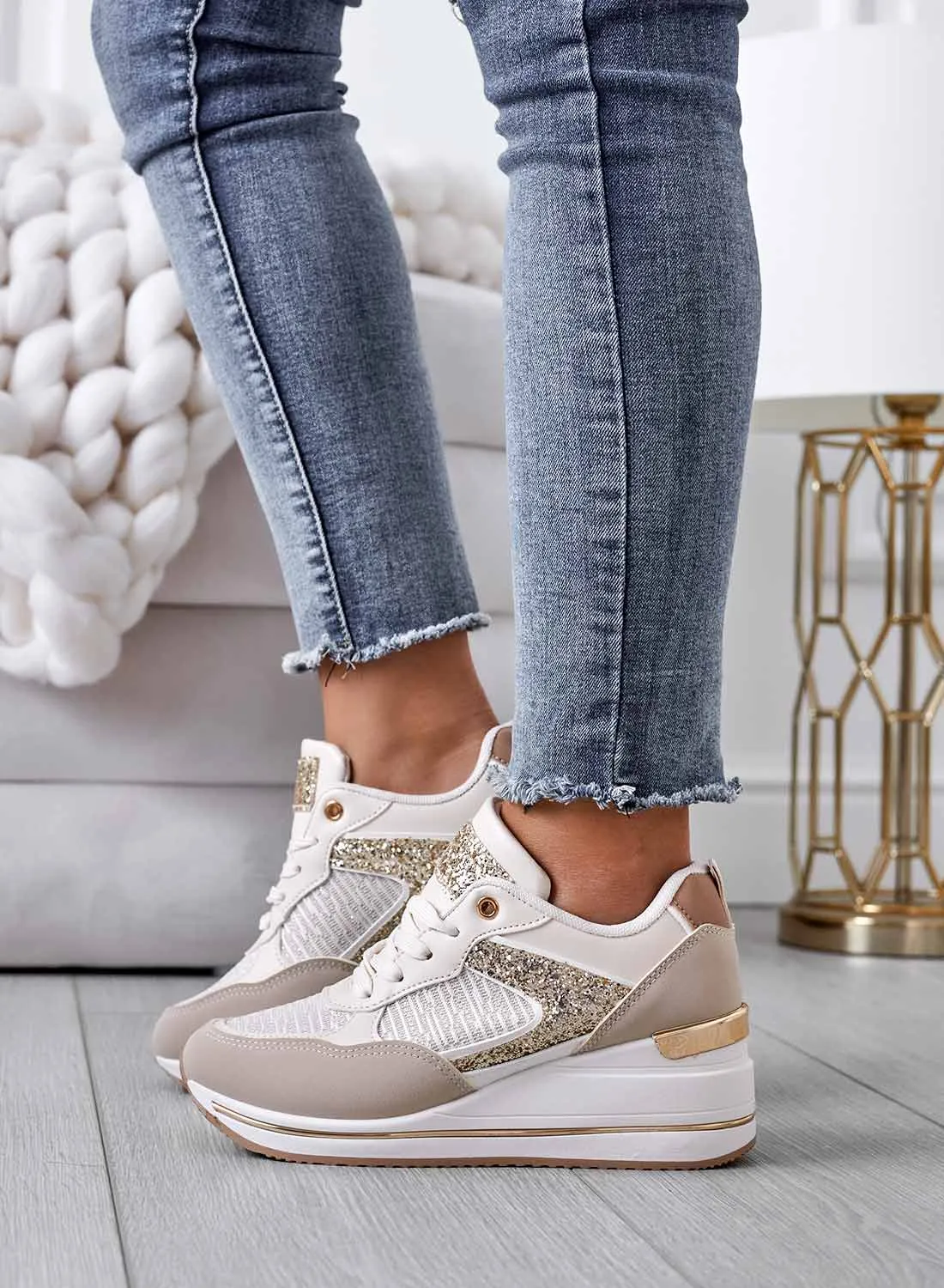 MAGGIE - Sneakers beige con inserti glitter oro