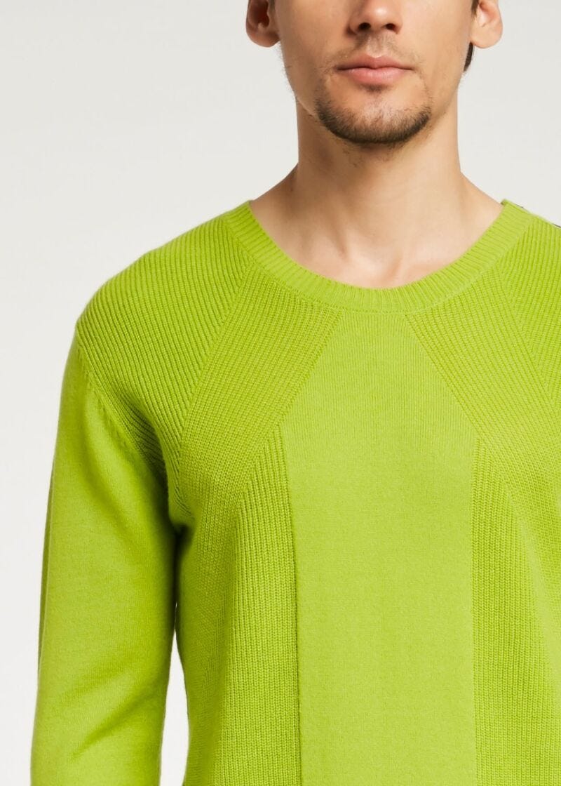 Maglione con bottoni sulla spalla