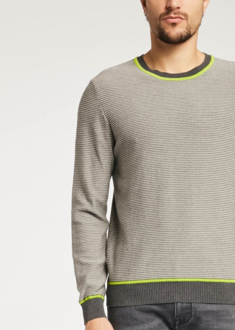 Maglione con intarsi fluo